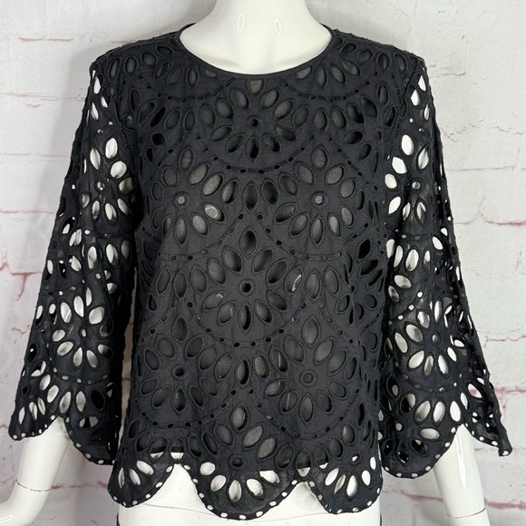 ANN TAYLOR MP Black Cotton Scalloped Eyelet 3/4 Bell Sleeves Medium PETITE Top - Picture 3 of 15